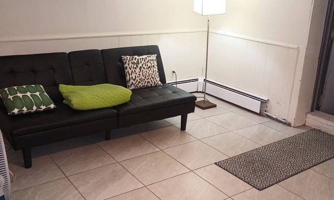 Queens House | Charming 1-bedroom house in fabulous Queens with WiFi