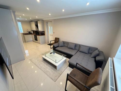 Windsor House | Charming 1-Bedroom Retreat for up to 4 Guests