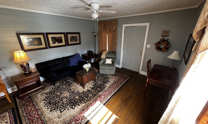 Natchez House | Charming 1-bedroom shotgun style house in historic downtown Natchez