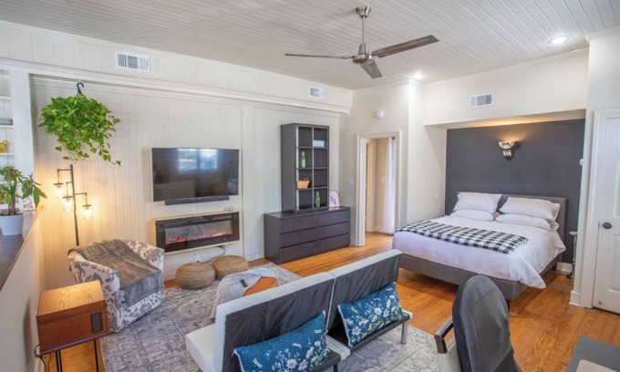 Beach Institute House | Charming 1-bedroom studio apt in historic Savannah