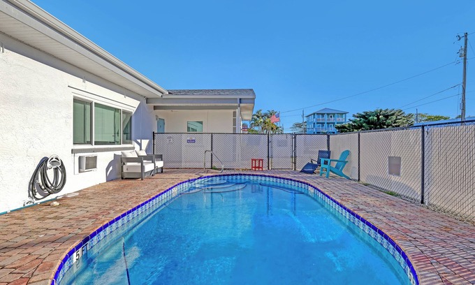 Fort Pierce Villa | Charming 1-Bedroom VilLLA WALK TO BEACH with Pool
