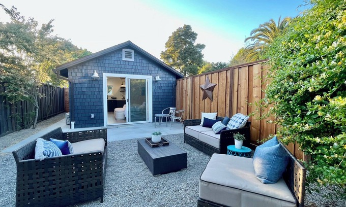 Alto Sutton Manor Cottage | Charming 1-bedroom cottage with AC and WiFi in marvelous Mill Valley