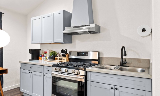San Fernando Apartment | Charming 1-bedroom apartment with AC, WiFi in tranquil San Fernando