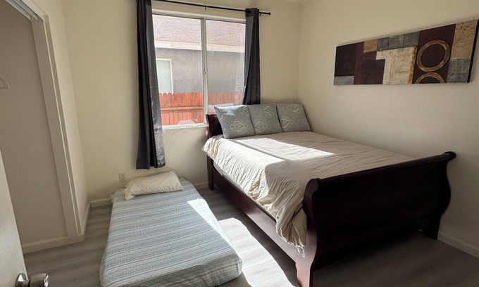 Victorville House | Charming 1-bedroom house in cool Victorville with AC, WiFi