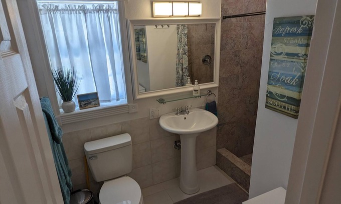 Nokomis Villa | Charming 1-Bedroom Villa - Beach Access and Boat Docks