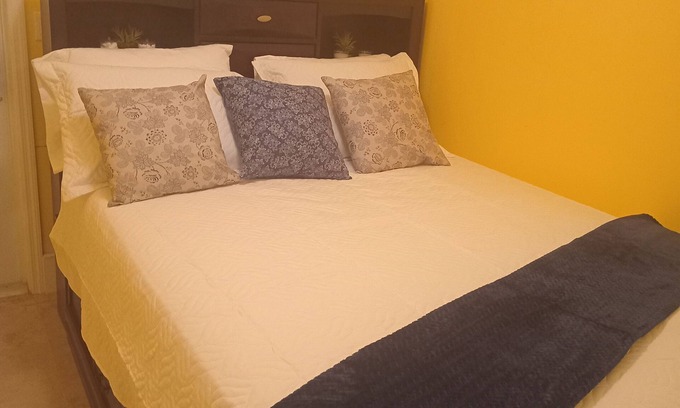 The Quarter House | Charming 1-bedroom with WiFi, AC in lovely The Valley