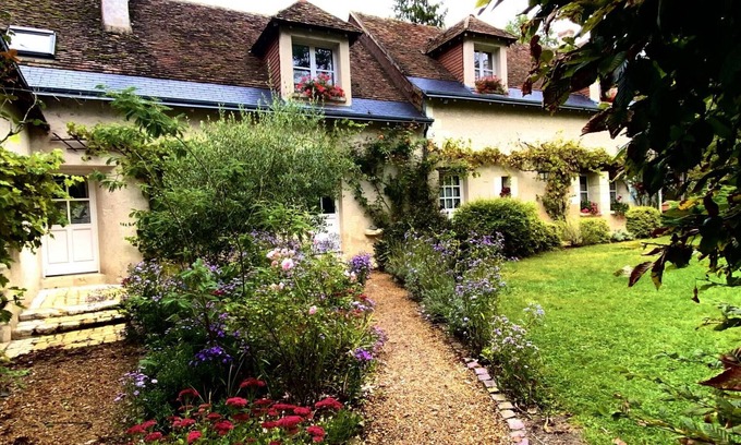 Souvigny-de-Touraine Cottage | Charming 18th Century Farmhouse: Tranquil Retreat, Loire Castles Nearby, Family-Friendly Amenities
