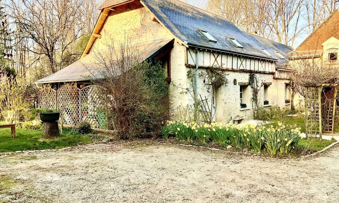 Souvigny-de-Touraine Cottage | Charming 18th Century Farmhouse: 4BR, Modern Comfort, Large Woodland Park, Family-Friendly Amenities