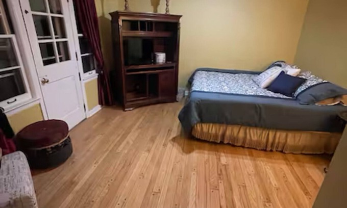 Fond du Lac House | Charming 1- PRIVATE bedroom in Fond du Lac with WiFi, AC