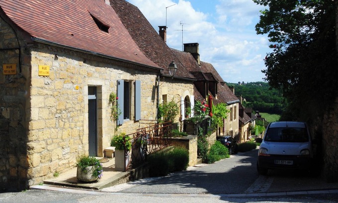 Domme House | Charming 15th Century 3 Bedroom Stone Cottage