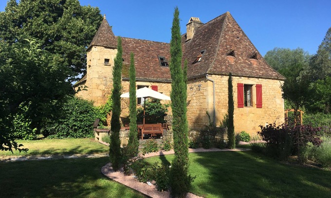 Domme House | Charming 18th century stone house with private heated pool and large garden