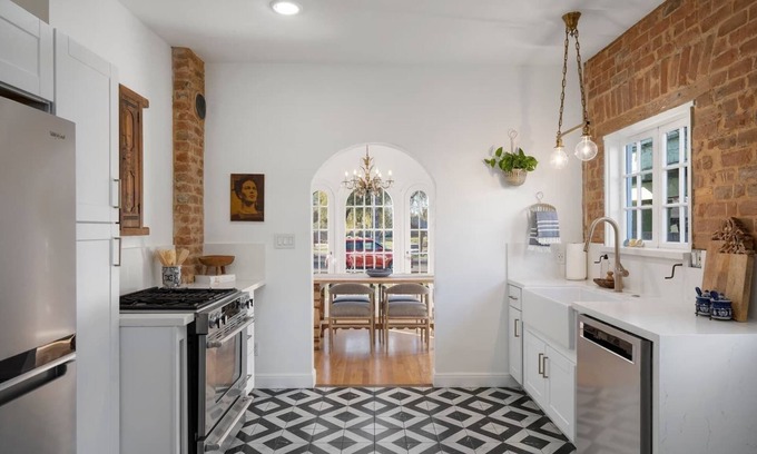 Roosevelt House | Charming 1930's Spanish Bungalow