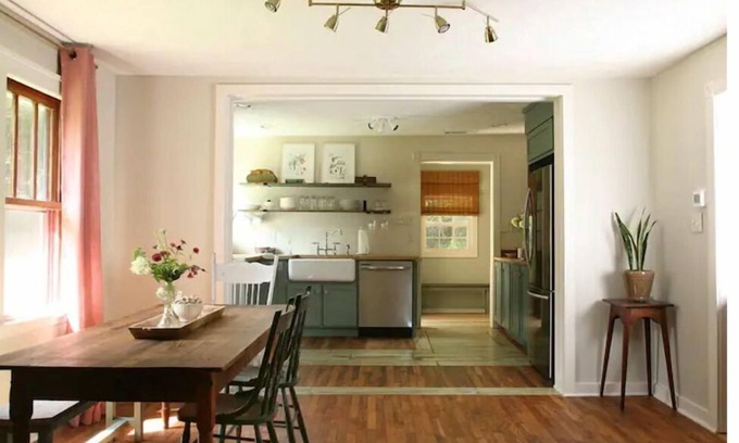Dahlonega Cottage | Charming 1935 Cottage: "The Little House"