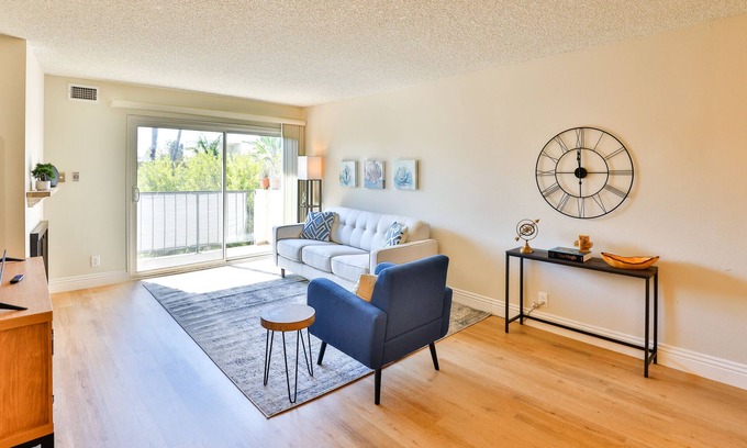 Playa Del Rey Condo | Charming 1bdr condo minutes from LAX w/free parking