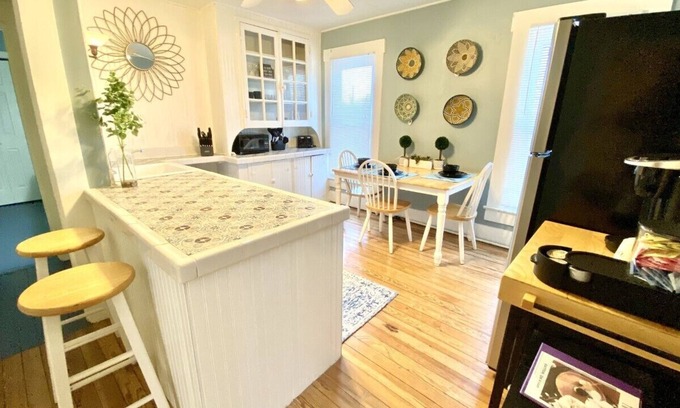 West Carrollton House | Charming 1Bed/1Bath (upstairs) apartment *Extended Stay*