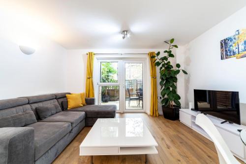 Latchmere Apartment | Charming 1BR apt w patio in Battersea