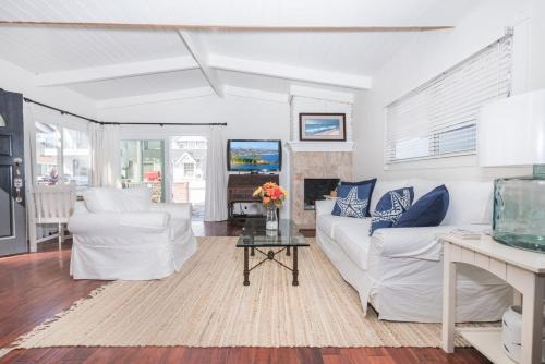 West Newport House | Charming 1Br Beach Cottage W Large Patio One Block To Sand By Beachview Rentals