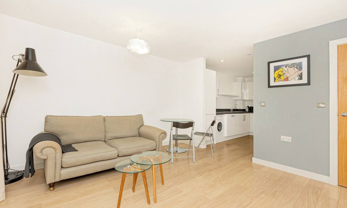 Ferndale Apartment | Charming 1BR w/balcony & stunning views in Brixton
