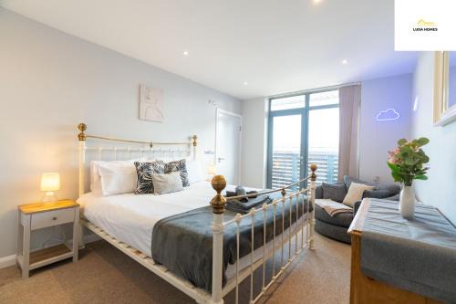 Watford Apartment | Charming 2-Bed Apt - Close to amenities - Sleep 6