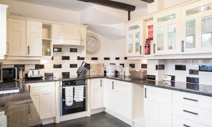 Tewkesbury House | Charming 2 BD House in Tewkesbury Centre
