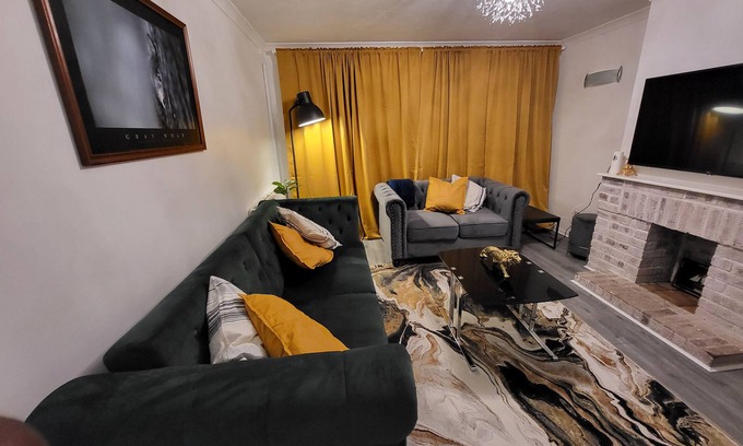 Grays Apartment | Charming 2-Bed Apartment in Grays