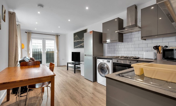 Wandsworth Apartment | Charming 2-bed Apartment in South West London