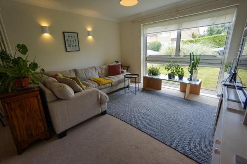East Finchley House | Charming 2-Bed House near Hampstead Heath Garden