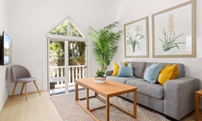 Balmain Apartment | Charming 2-Bed Inner City Cottage near Shops