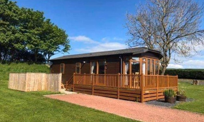 Morpeth House | Charming 2-Bed Lodge with Hot tub in Morpeth