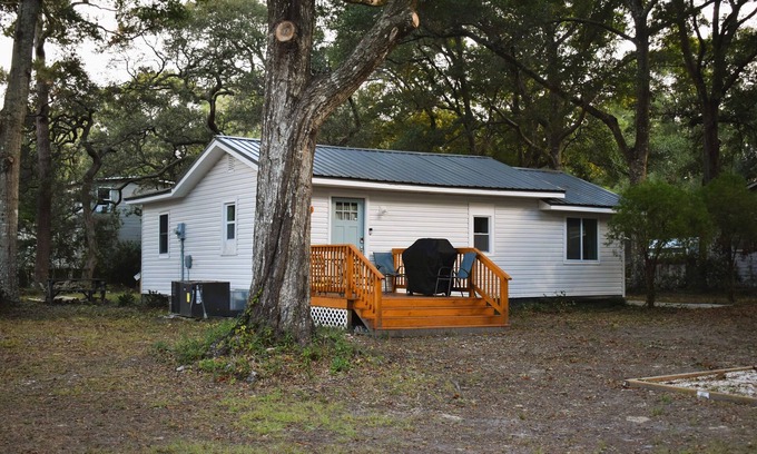 Ocean Isle Beach Cottage | Charming 2-bedroom cottage in tranquil Ocean Isle Beach 5 min drive to the beach