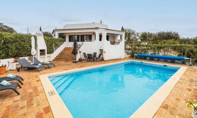 Gorjoes Villa | Charming 2 bed villa, short drive from Sao Bras