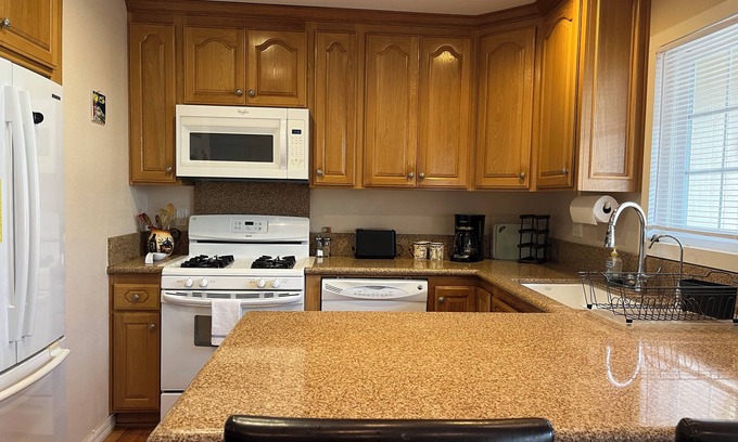 Port Hueneme Cottage | Charming 2-bedrm. cottage 5 min from the beach!n Mid-term Rental-30 day min.