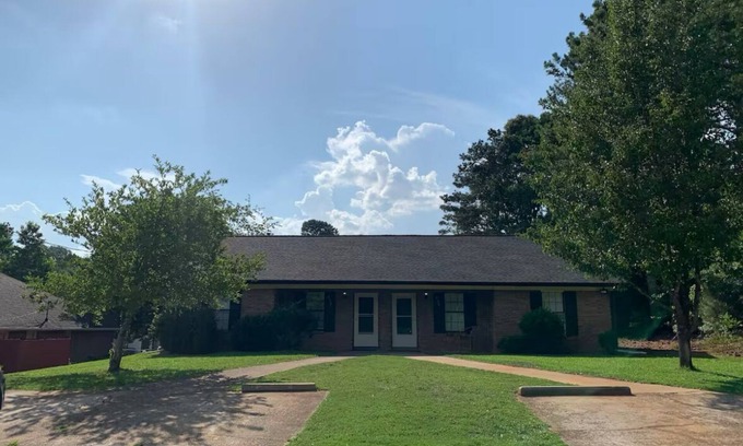Lawrenceville House | Charming 2-bedroom bungalow in lovely Lawrenceville with AC, WiFi