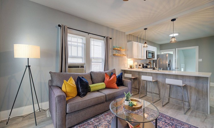 Saint Francis House | Charming 2-bedroom house near lake and airport