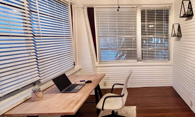 Winter Garden Cottage | Charming 2-bedroom cottage in enchanting Winter Garden with AC, WiFi
