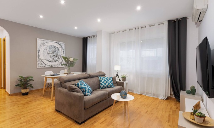 el Camp d'en Grassot i Gracia Nova Apartment | Charming 2-Bedroom Apartment in the Heart of Gràcia – Ideal for 4 Guests