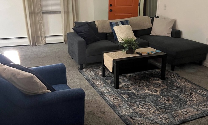 Finneytown Apartment | Charming 2-bedroom apartment with WiFi, AC in pleasant Cincinnati, OH