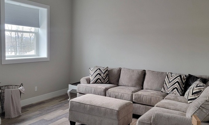 Oak Harbor Apartment | Charming 2-bedroom apartment in downtown Oak Harbor!