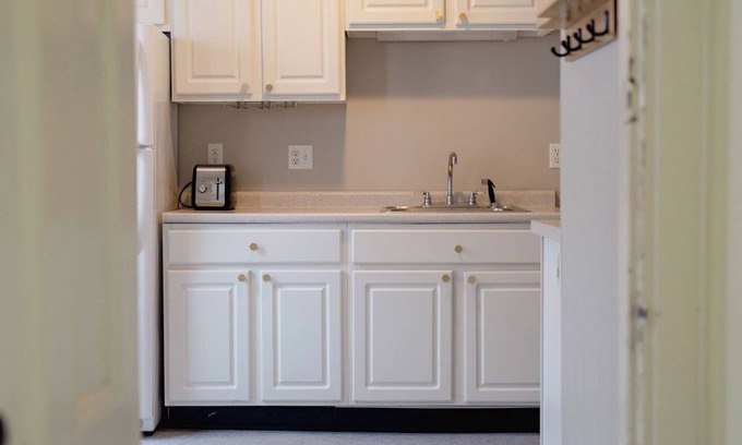 East End Apartment | Charming 2-bedroom apartment with AC, WiFi in fabulous Portland
