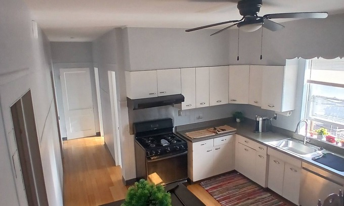 Jefferson Park Apartment | Charming 2-bedroom apartment in enchanting Chicago with AC, WiFi