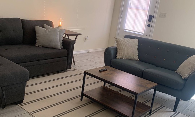 Lindale Apartment | Charming 2-bedroom apartment in Lindale