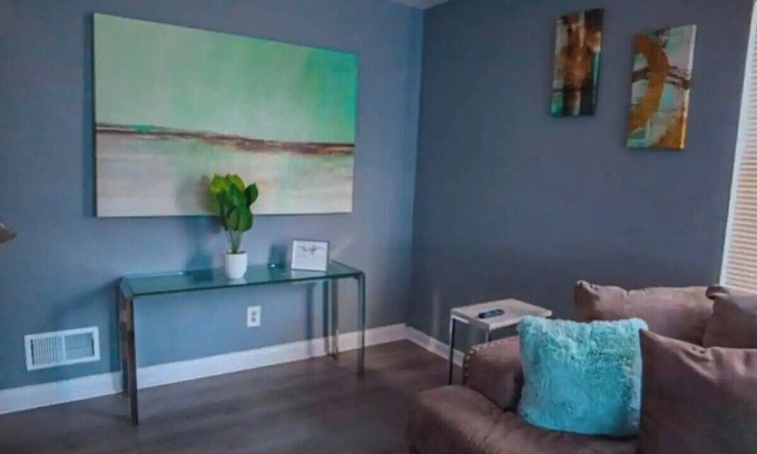 Dayton Apartment | Charming 2-bedroom apartment with WiFi, AC in nice Dayton [Apt 1]