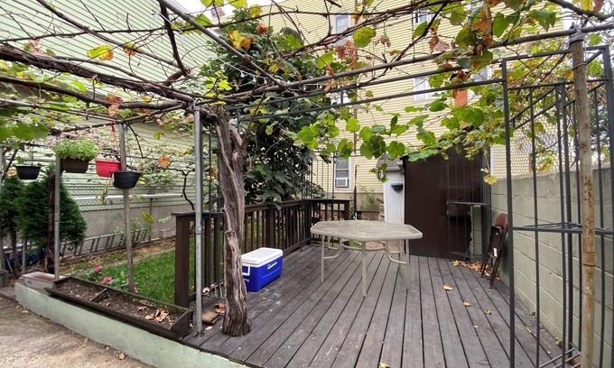 North Ironbound Apartment | Charming 2-bedroom apartment with WiFi, AC in the Ironbound Section of Newark