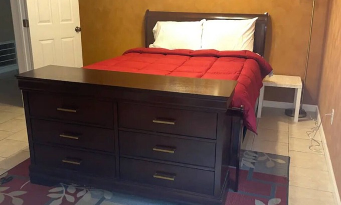 Acworth House | Charming 2-bedroom basement suite-15 min from Lakepoint Sports private entrance