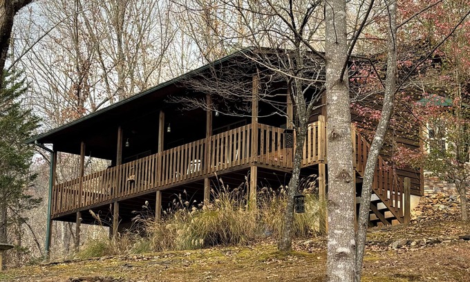 Hayesville Cabin | Charming 2-bedroom cabin with Hot Tub, WiFi, and AC/Heat in serene Hayesville