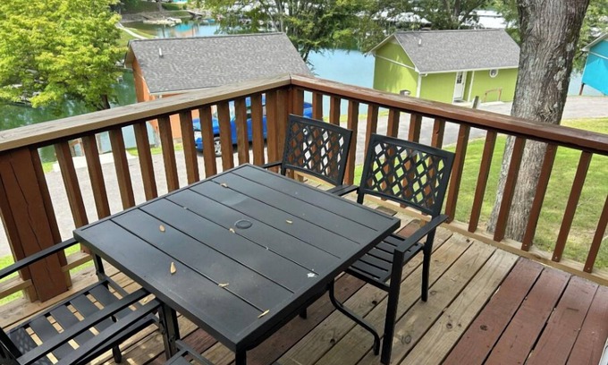 Winchester Cabin | Charming 2-bedroom cabin with WiFi, AC in Winchester