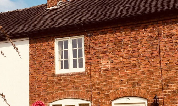 Melbourne Cottage | Charming 2 Bedroom Character Cottage - sleeps 4 people