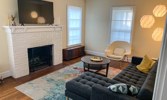 Old Dominion House | Charming 2 bedroom cottage in N Arlington
