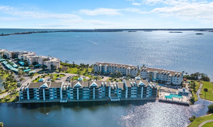 Stuart Condo | Charming 2-bedroom condo in delightful Stuart with WiFi, AC