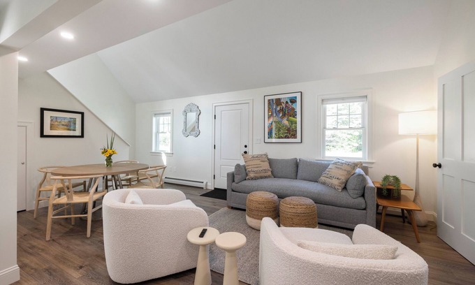 Kennebunkport House | Charming 2 bedroom cottage near beaches, galleries & dining